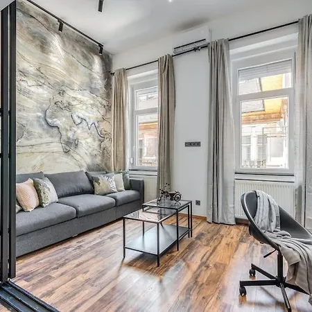 Connecticut Apartment *
